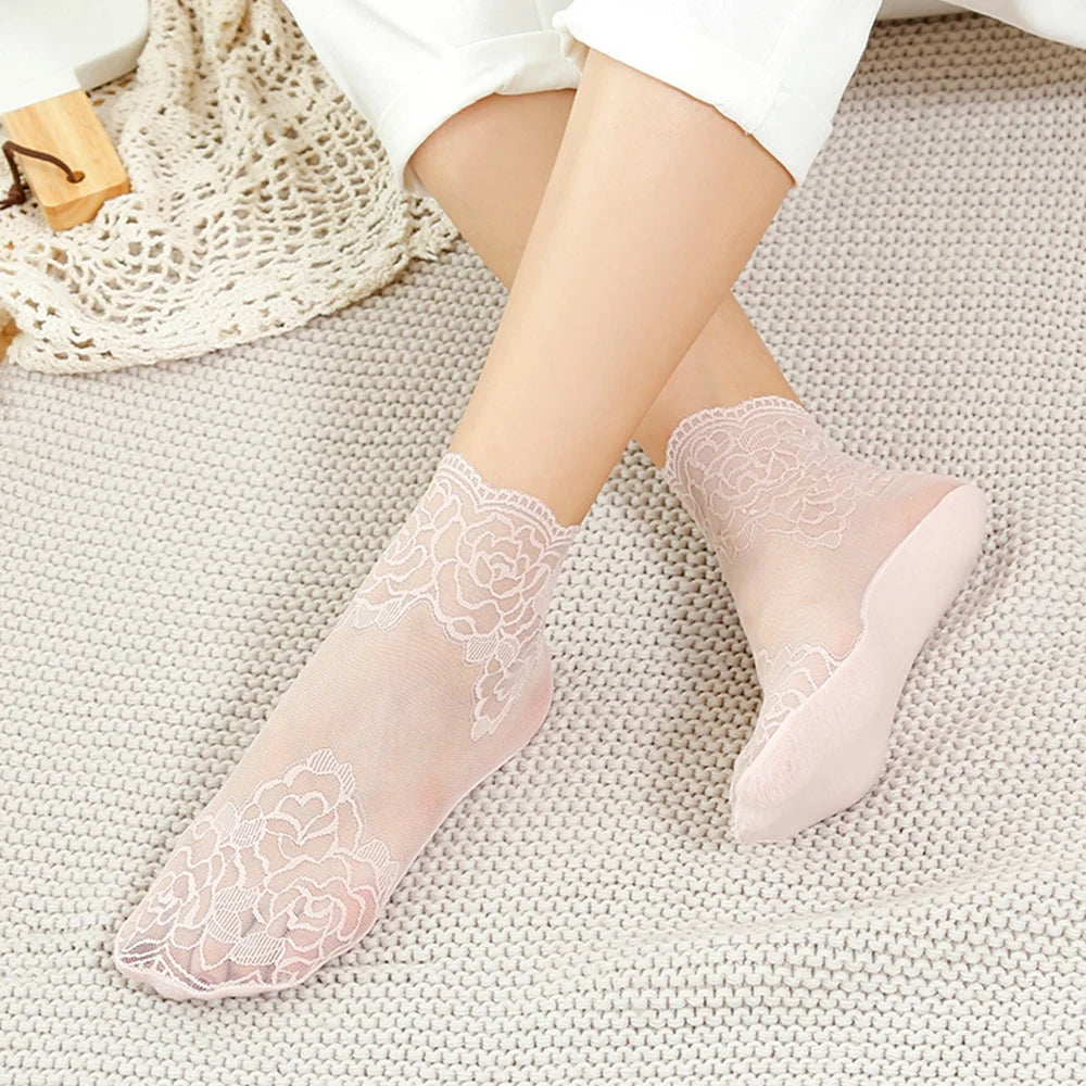 Summer Woman Lace Socks Flower Hollow Out Hosiery Breathable Cool Mesh Socks for Female Thin Transparent Foot Socks Ankle Socks
