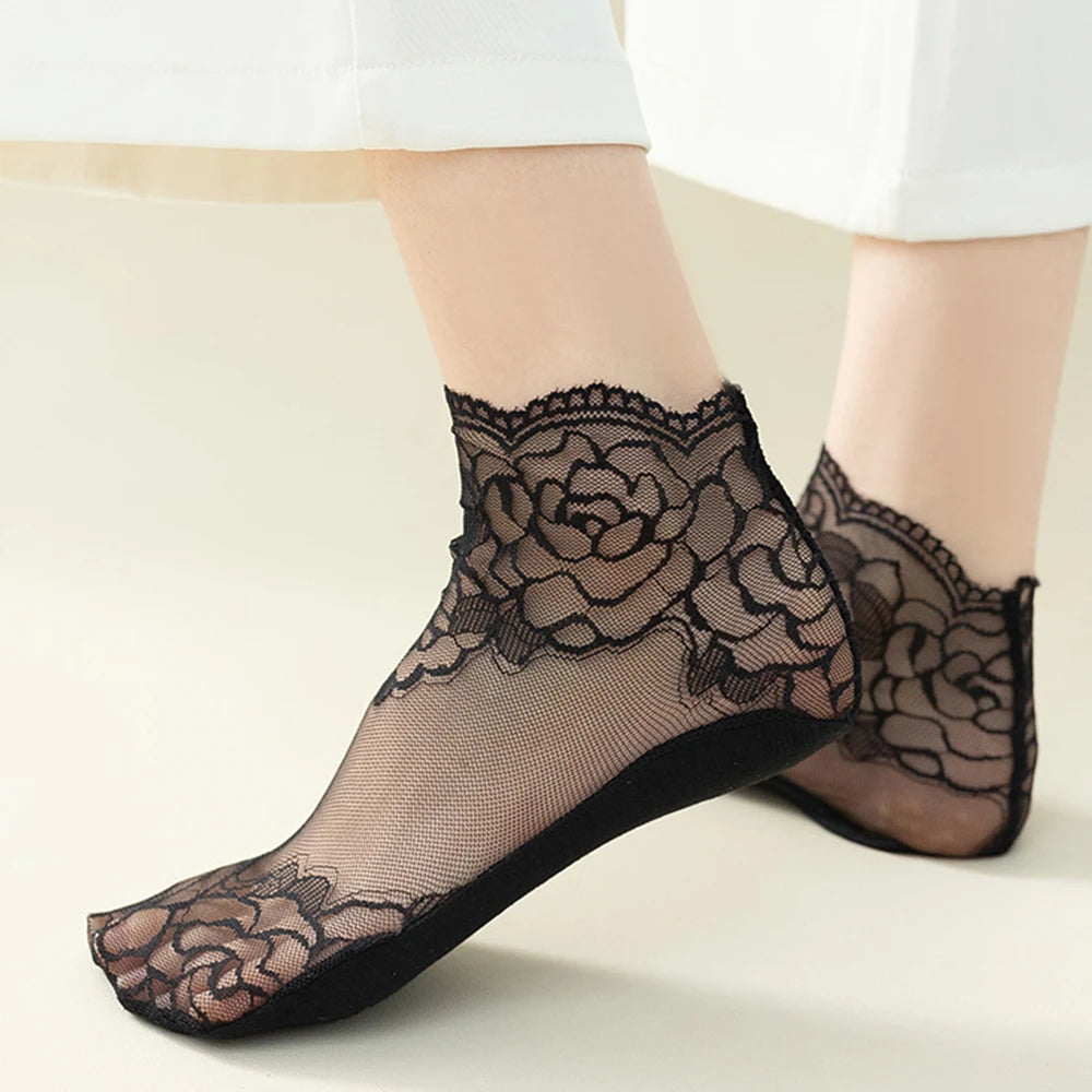 Summer Woman Lace Socks Flower Hollow Out Hosiery Breathable Cool Mesh Socks for Female Thin Transparent Foot Socks Ankle Socks